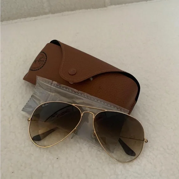 Ray-Ban Gold Aviator Sunglasses with Brown Case display picture 3